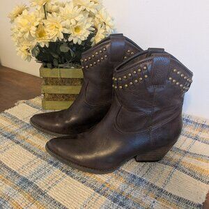 Very Volatile cowgirl Boots, 6.5, Dark Brown w/ Bronze Studs